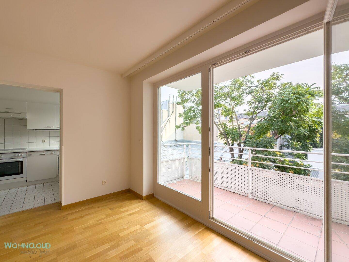 ZUGANG ZUM BALKON