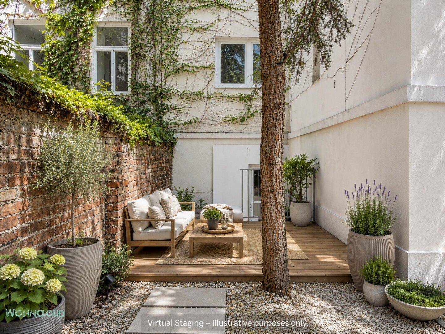 Gemütliche Terrasse mit Holzboden, Sitzgelegenheiten und begrünten Wänden, ideal zum Entspannen.