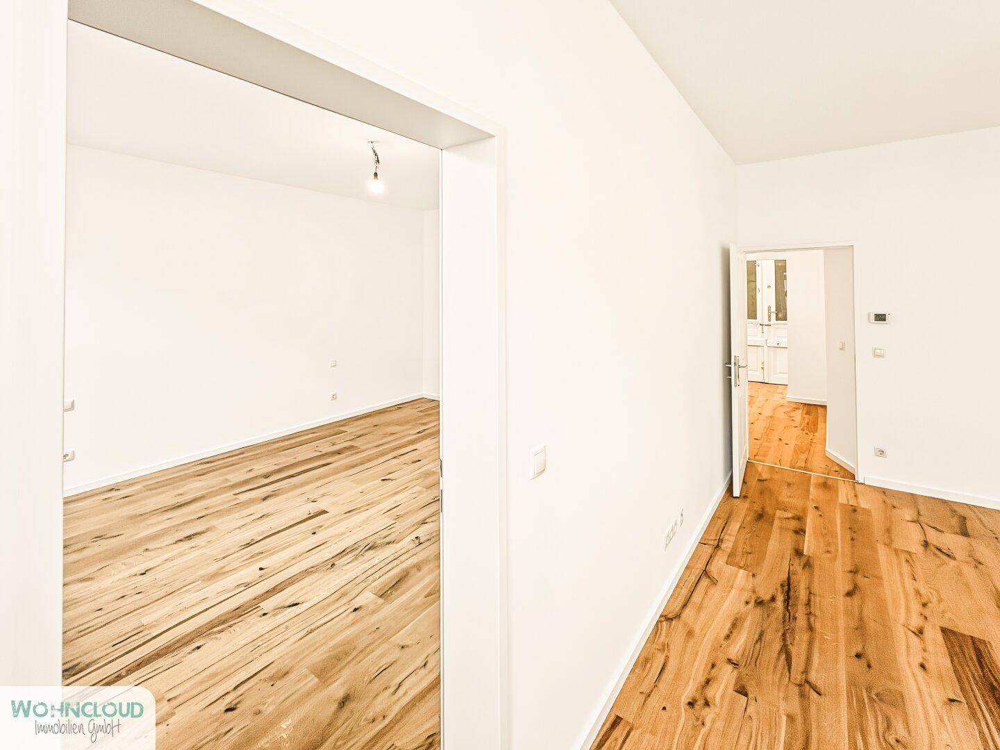 BLICK WOHNZIMMER - SCHLAFZIMMER
