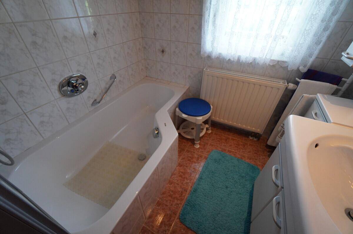 Bad mit Wanne