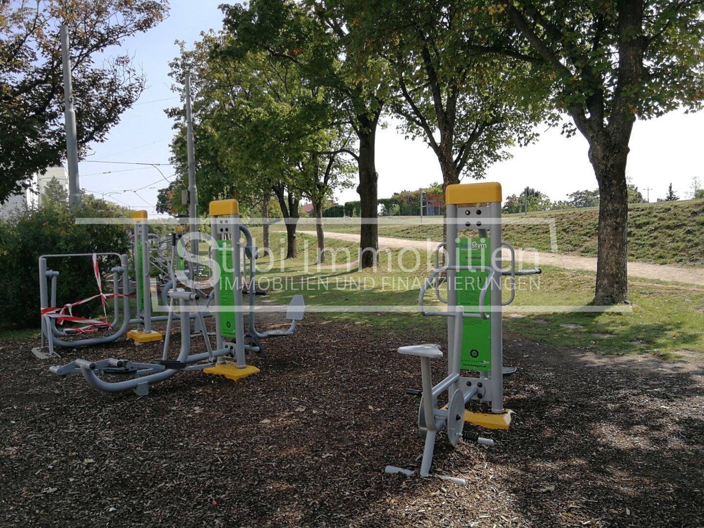 Spielplatz, Fitnesgeräte, 5 min. endfernt von Wohnung