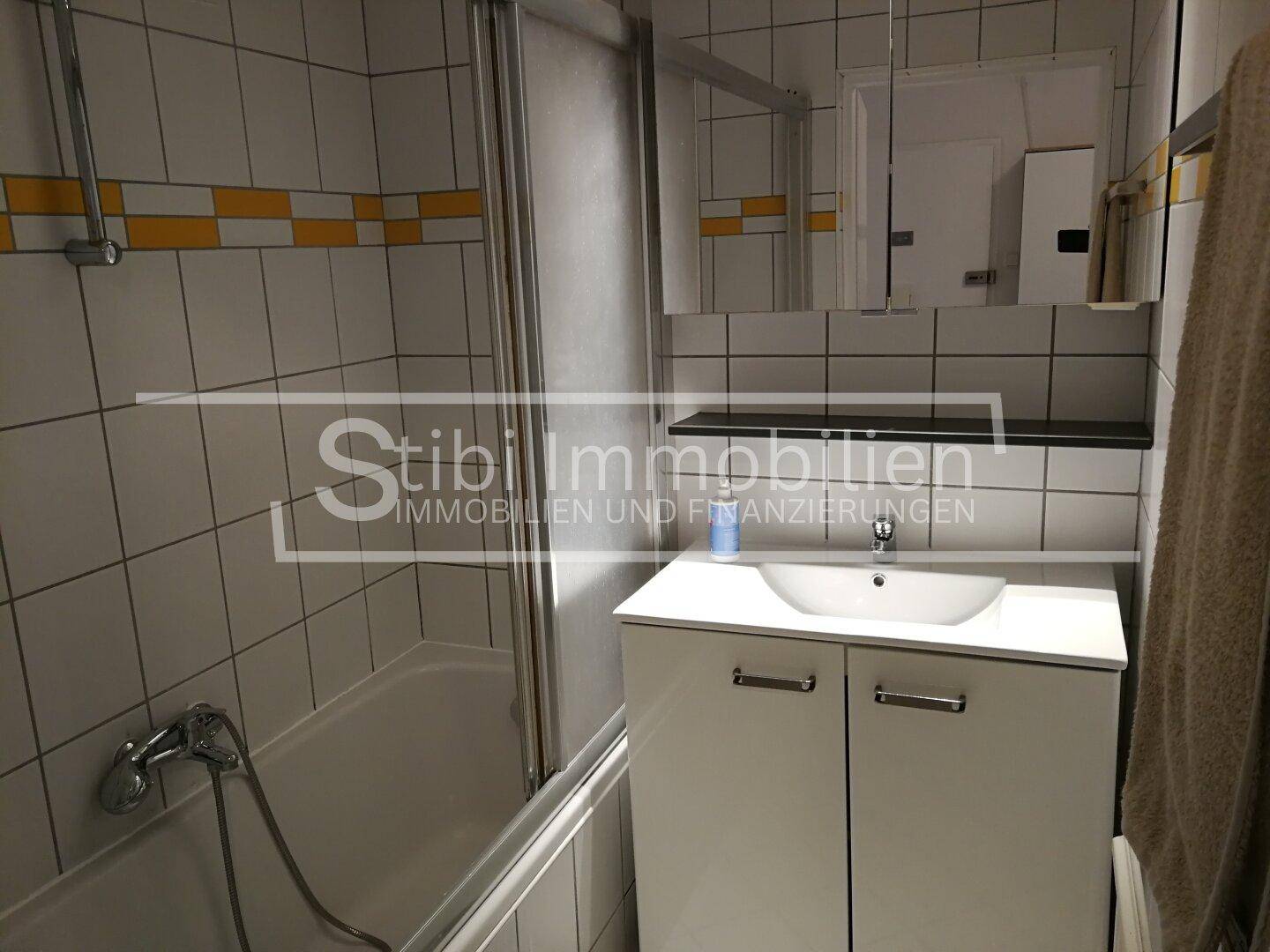 Bad mit Badewanne