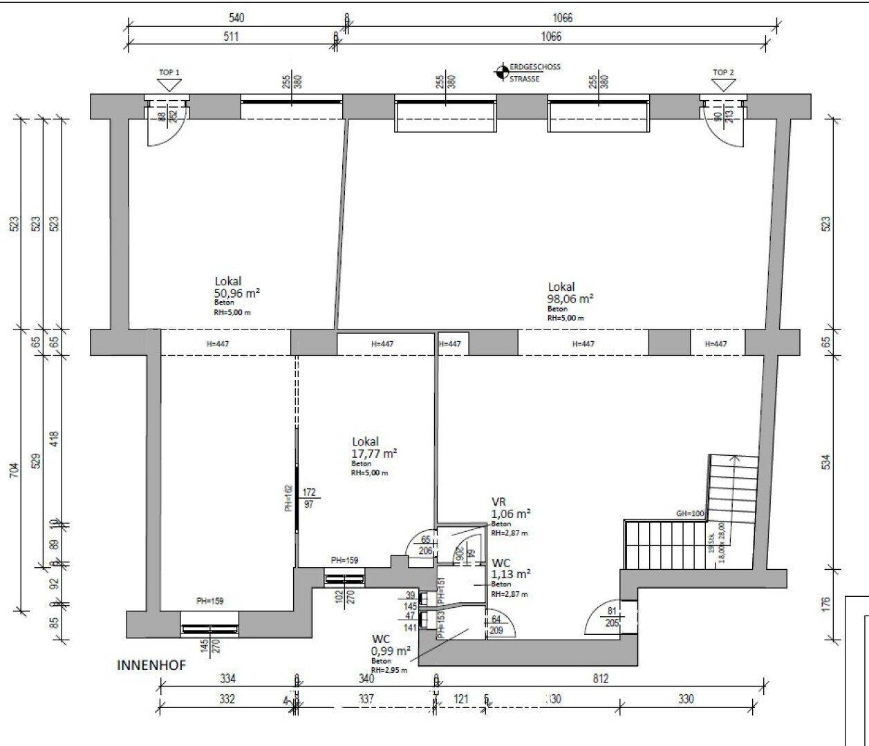 Grundriss des Erdgeschosses mit mehreren Ladenlokalen und Sanitärbereichen.