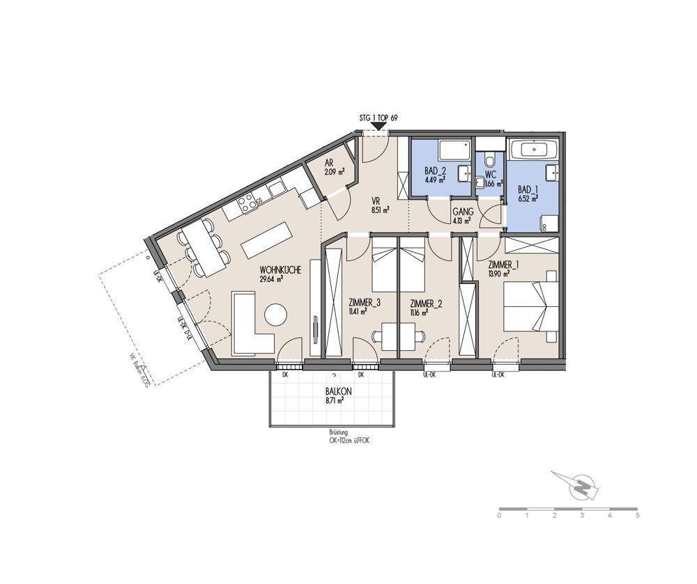 Grundriss einer Wohnung mit offener Wohnküche, drei Zimmern, zwei Bädern und Balkon.