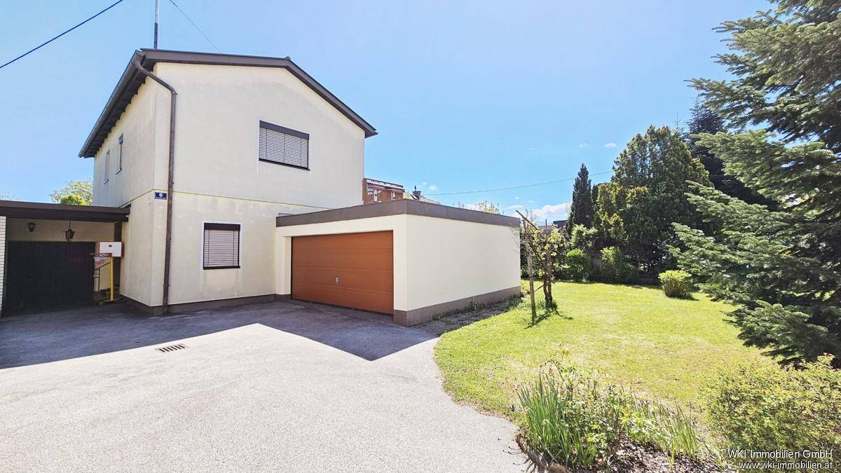 Garage, Carport und Eingang