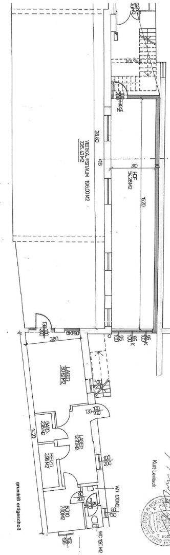 Detaillierter Grundrissplan mit Raumaufteilung, Treppenhaus und Flächenangaben für Neubau.