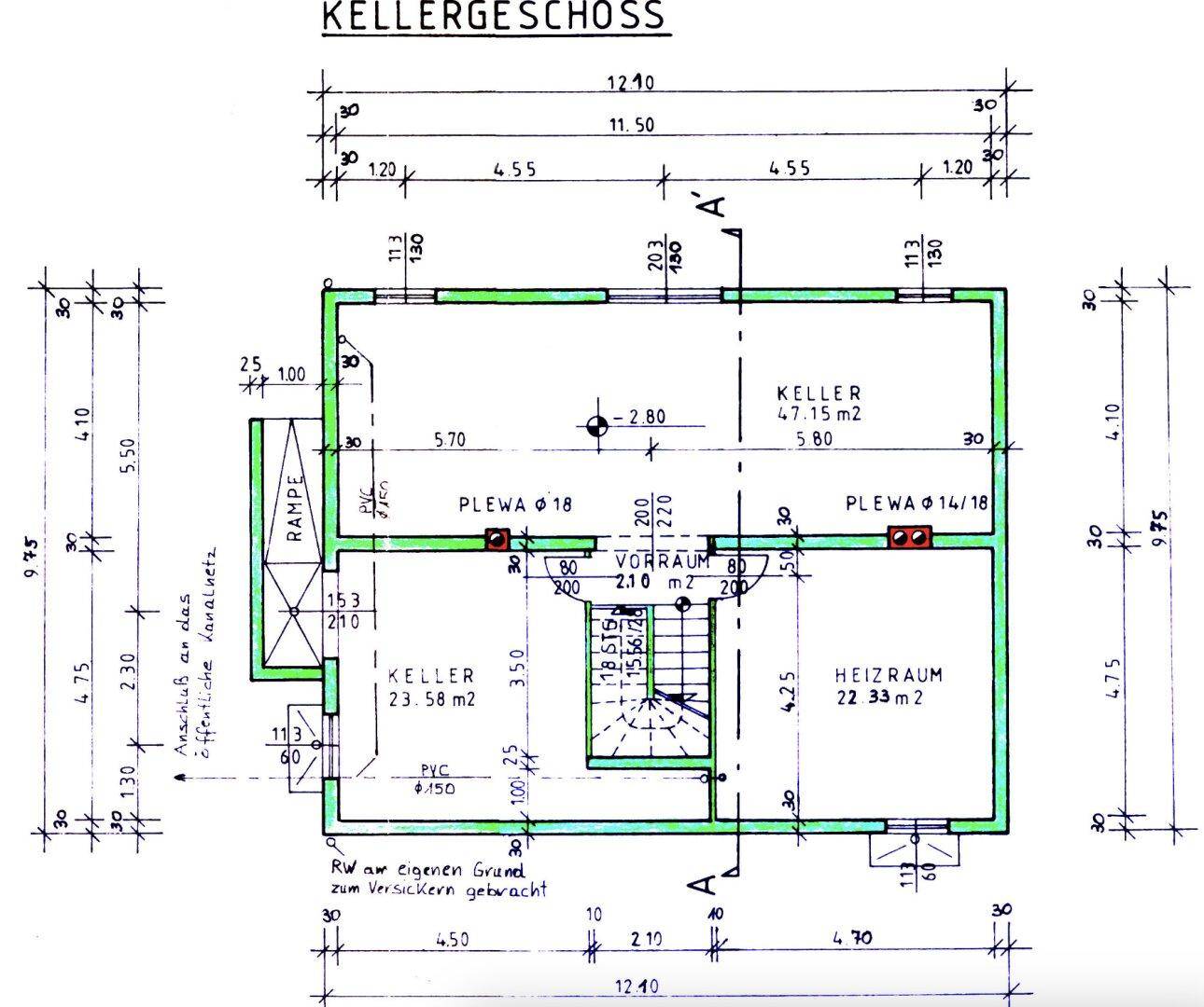 Grundriss des Kellergeschosses mit Kellerräumen, Heizraum und Rampe.
