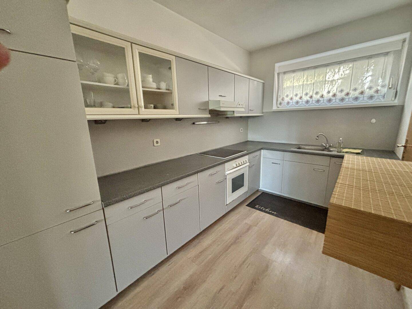 Eigentumswohnung in zentraler Ruhelage mit Loggia und Tiefgaragenplatz in Neusiedl am See – pohled 3