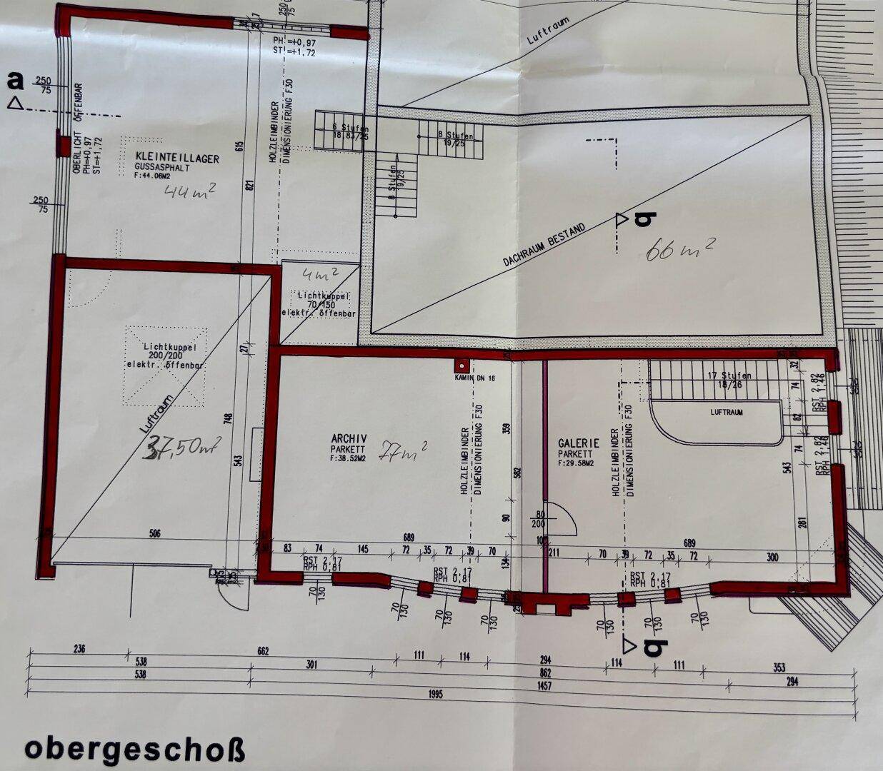 Grundriss des Obergeschosses mit Galerie, Archiv und Lagerflächen.