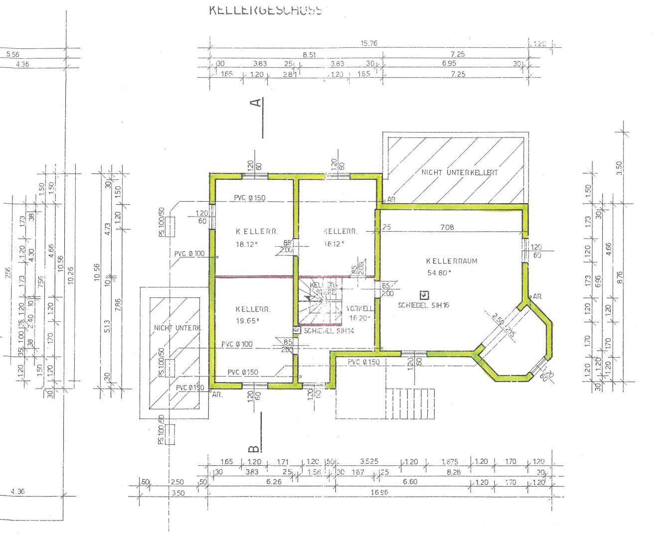 Grundriss des Kellergeschosses mit mehreren Kellerräumen und Abstellflächen.
