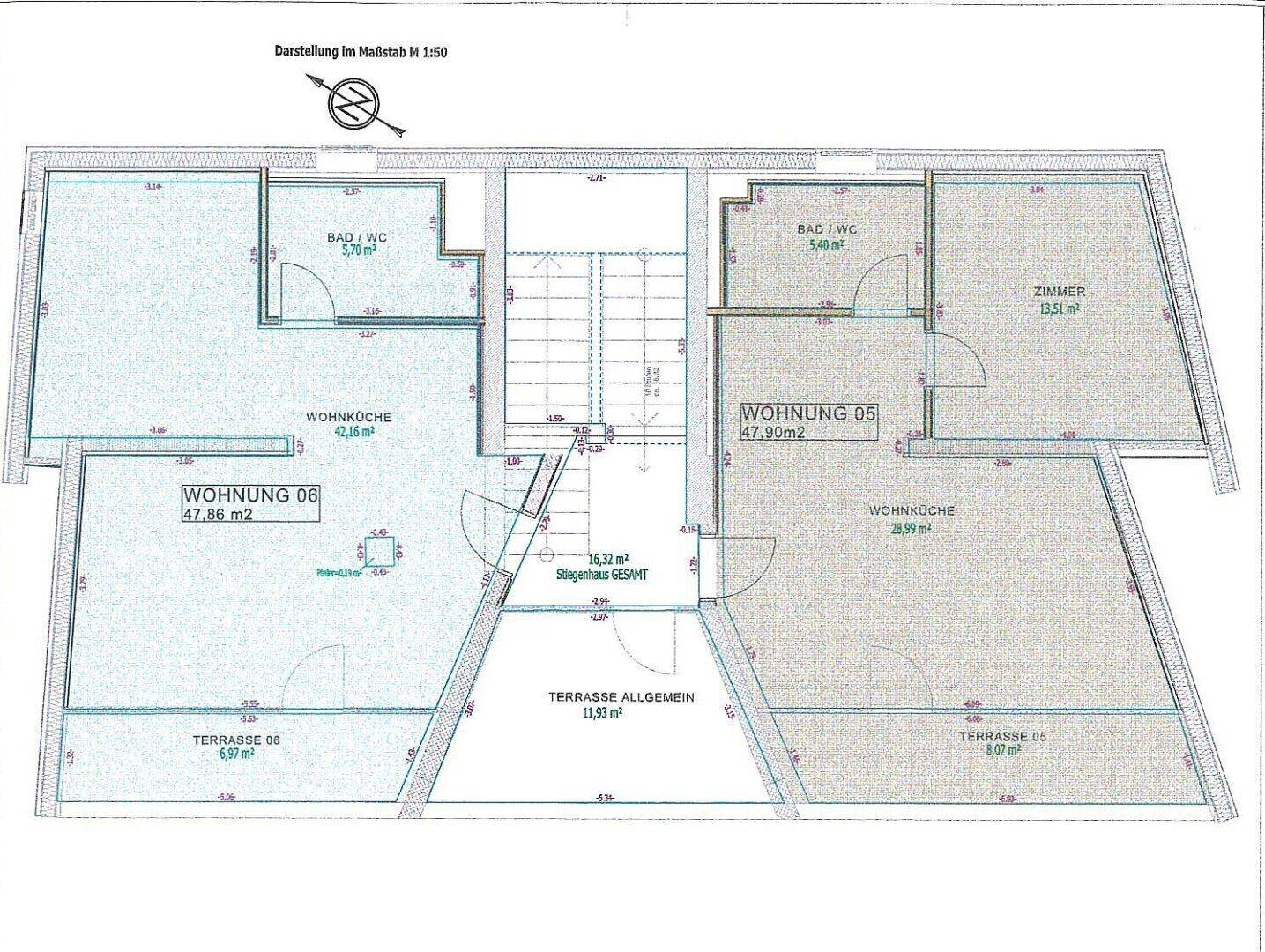 Grundrissplan für zwei Wohnungen mit Wohnküchen, Bädern, Zimmern und Terrassenbereichen.