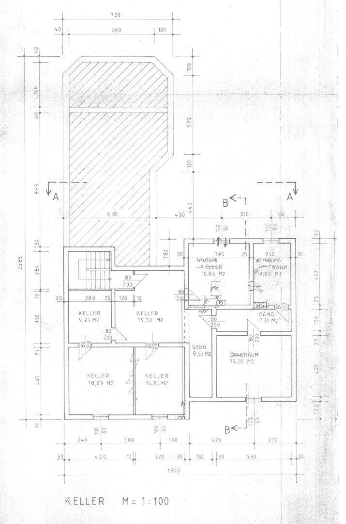 Grundriss des Kellergeschosses mit mehreren Kellerräumen, Heizraum und Gang.