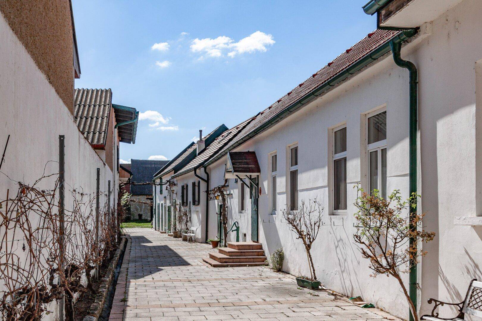 Traditioneller burgenländischer Streckhof mit Stadl in Weiden am See – další