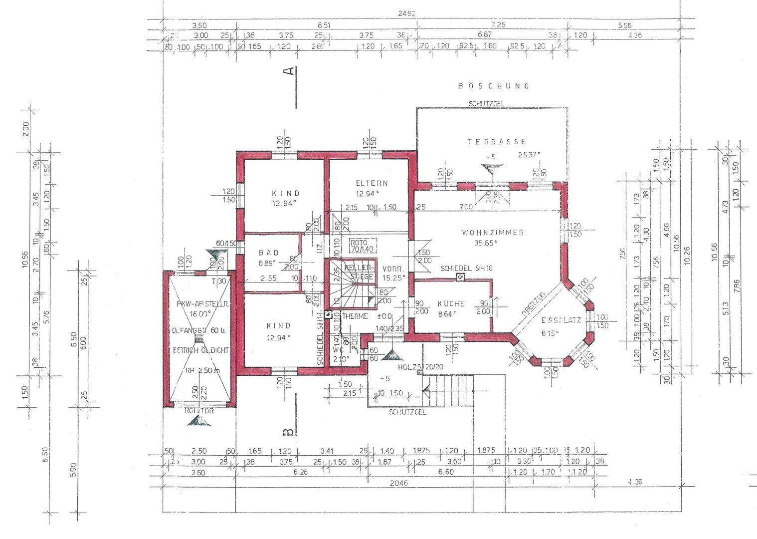 Grundriss des Erdgeschosses mit Wohnzimmer, Küche, Essplatz und drei Schlafzimmern.