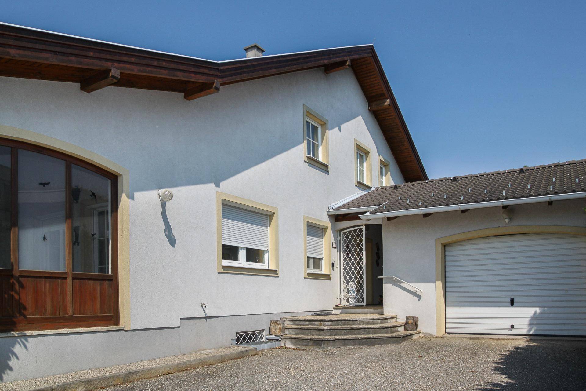 Eingangsbereich - Garagenvorplatz
