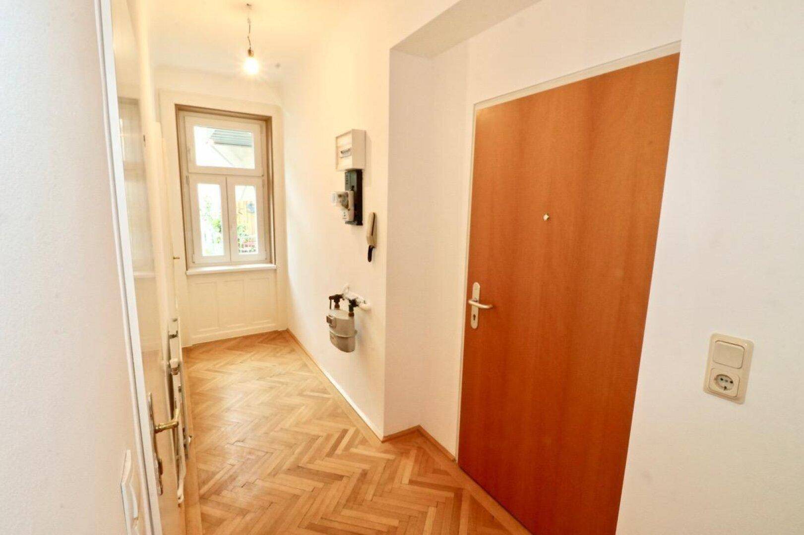 Vorzimmer Eingangstüre