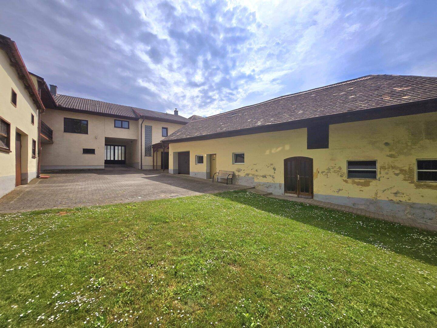 4.361m² Bauland in toller Lage für Ihre Ideen! -- Liegenschaft mit zwei separaten Wohneinheiten, Nebengebäude, Innenhof - Ansicht 6