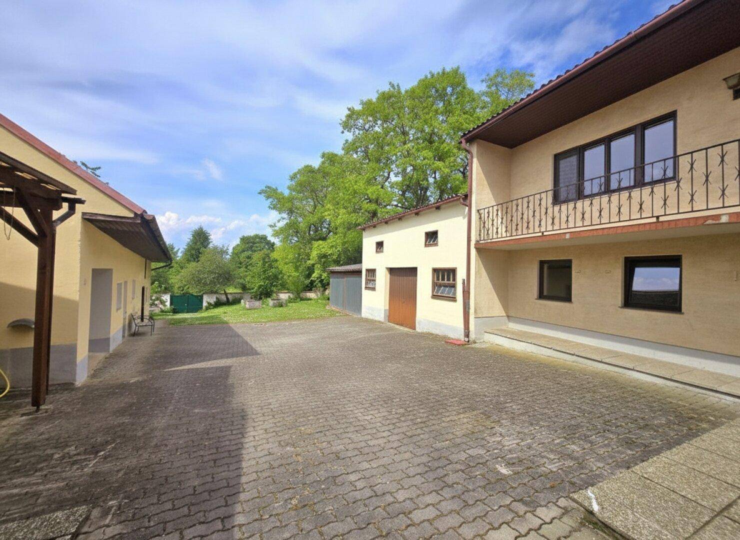 4.361m² Bauland in toller Lage für Ihre Ideen! -- Liegenschaft mit zwei separaten Wohneinheiten, Nebengebäude, Innenhof - Ansicht 2