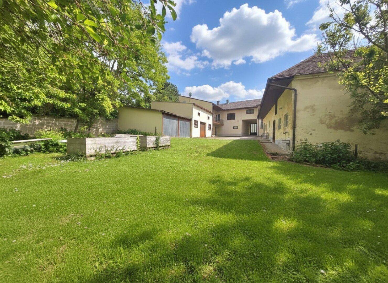 4.361m² Bauland in toller Lage für Ihre Ideen! -- Liegenschaft mit zwei separaten Wohneinheiten, Nebengebäude, Innenhof - Ansicht 3