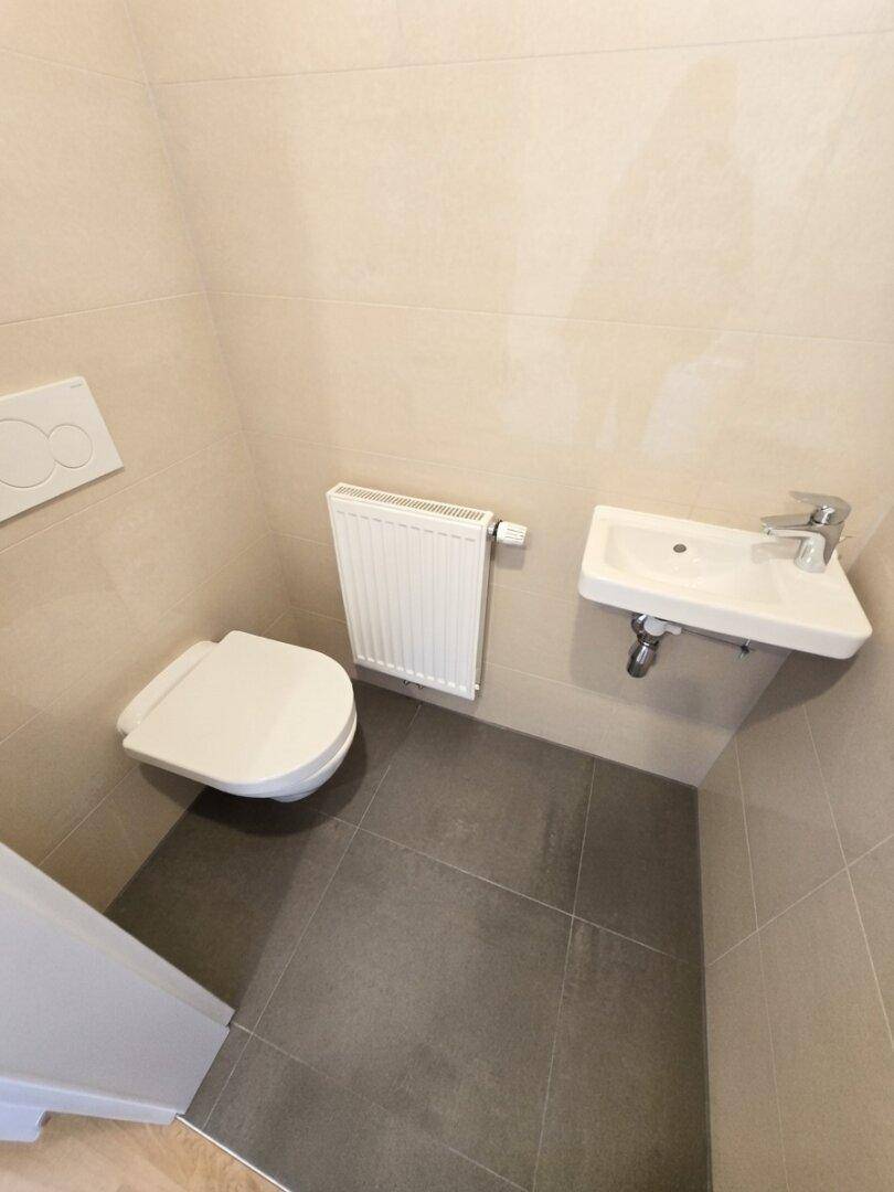 separates WC