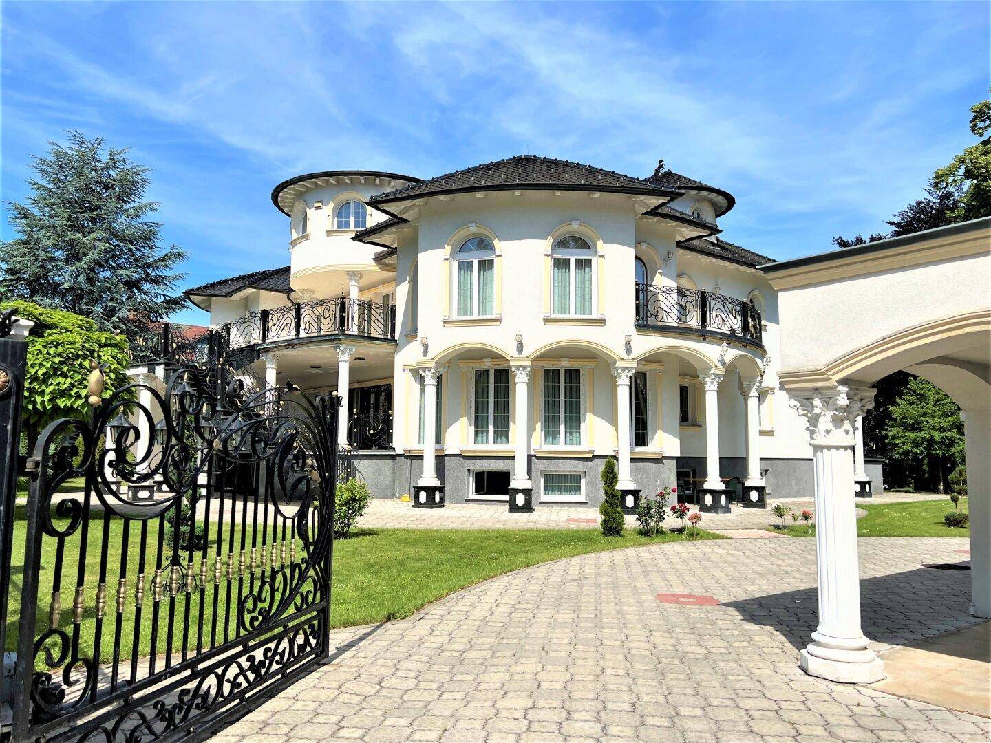 LUXUS MIT WOHLFÜHLFAKTOR - EXKLUSIVE VILLA MIT TRAUMHAFTEN BLICK! - Ansicht 4