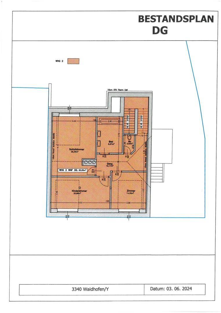 Grundriss des Dachgeschosses mit Schlafzimmern und einem Badezimmer unter der Dachschräge.