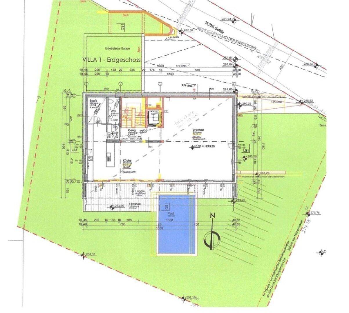 Grundriss des Erdgeschosses mit Wohnbereich, Küche, Loggia und Außenpool.