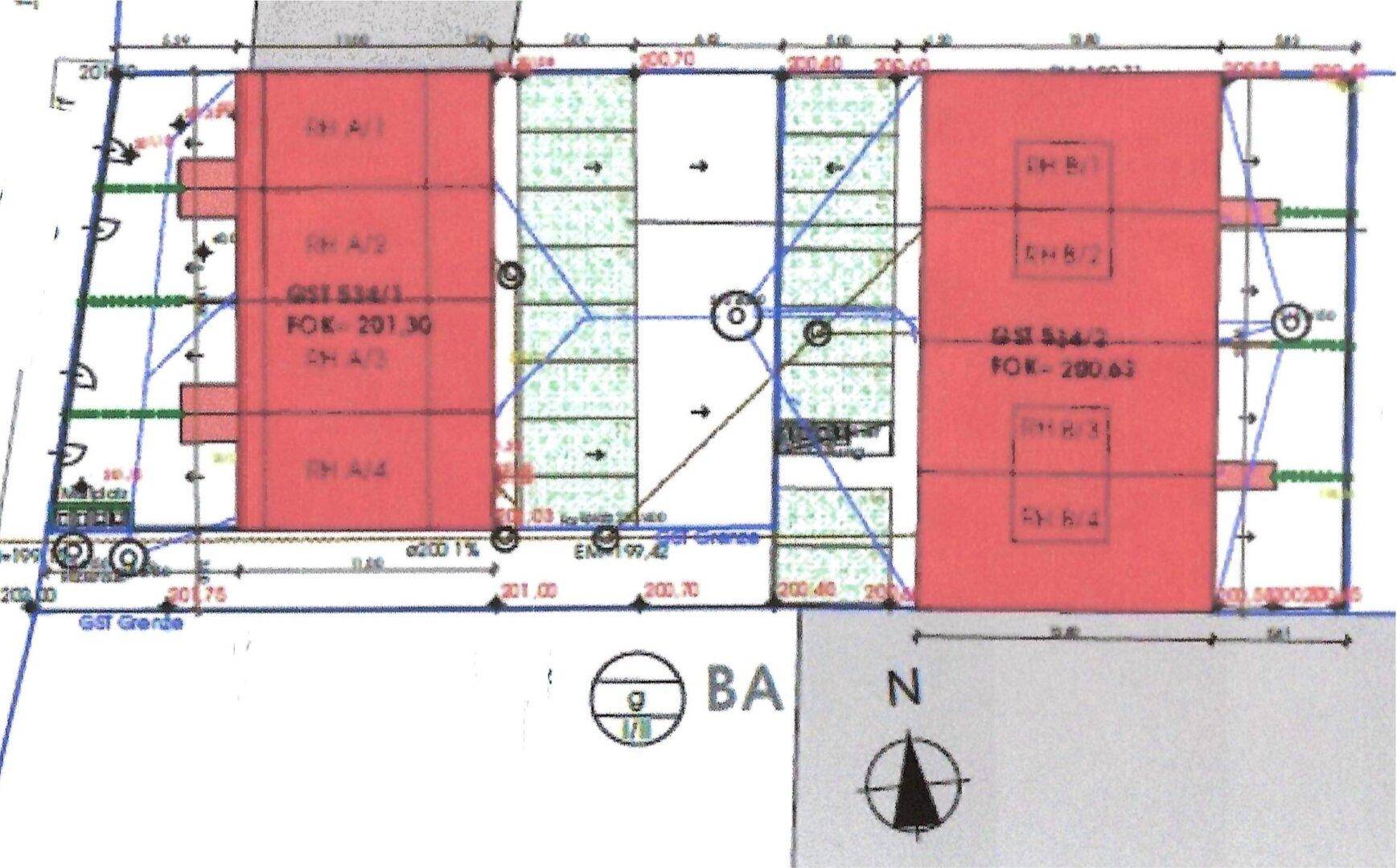 Übersichtlicher Lageplan mit mehreren Gebäuden und zugehörigen Parkflächen für ein Wohnprojekt.