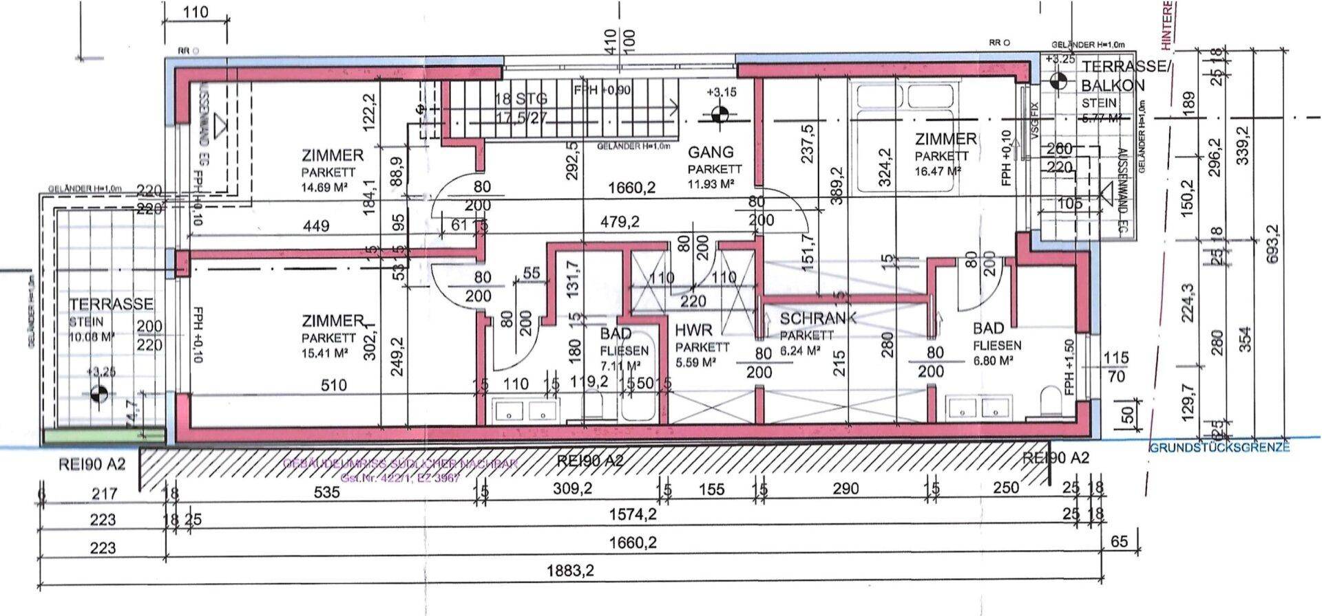 Grundriss des Obergeschosses mit Schlafzimmern, Bädern und Zugang zu Balkon und Terrasse.