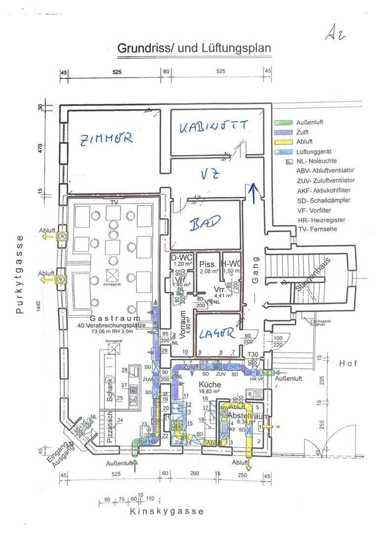 Detaillierter Grundriss- und Lüftungsplan eines Gebäudes mit Gastraum, Küche und weiteren Zimmern.