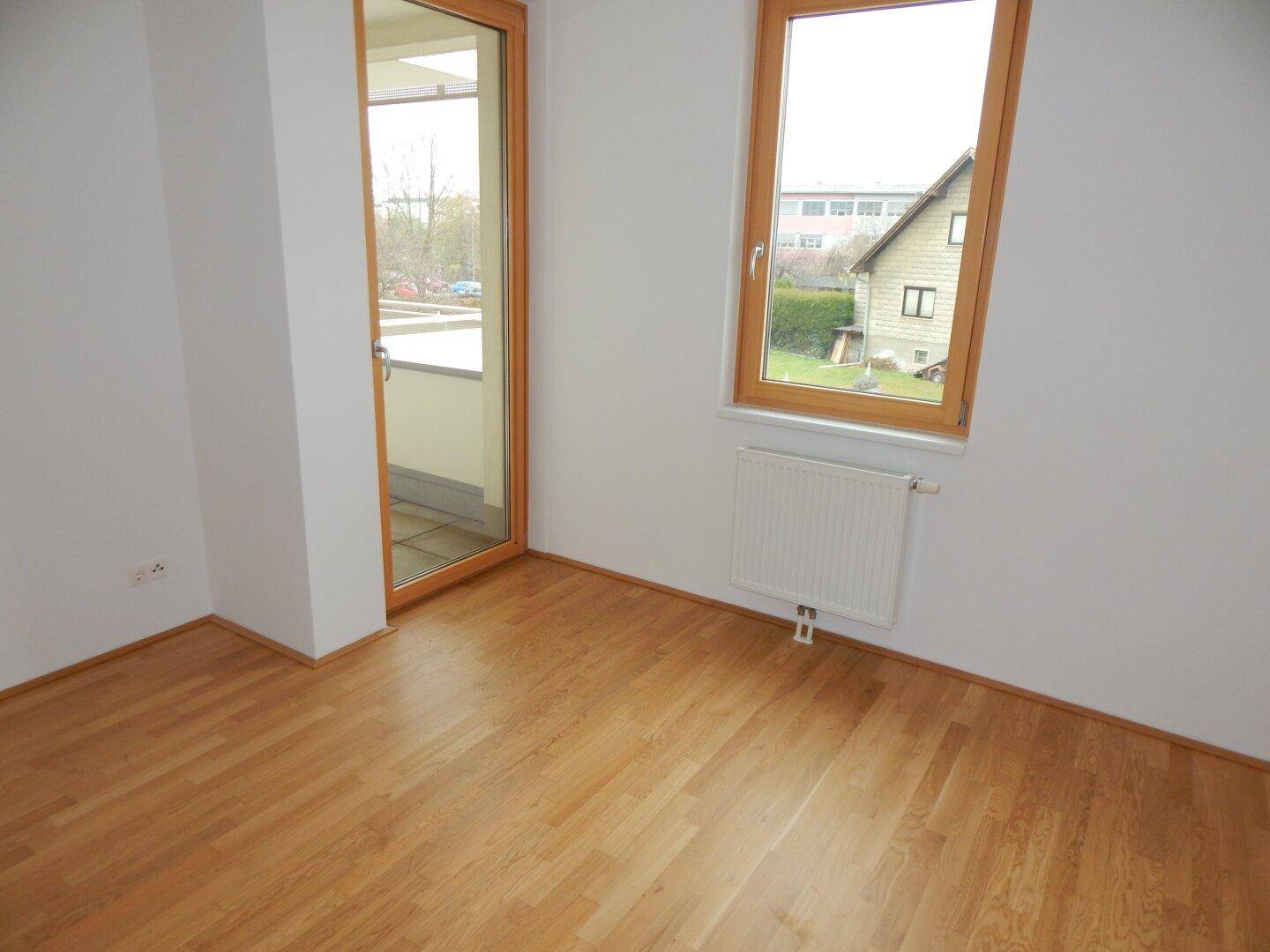 "PROVISIONSFREI" Helle und ruhige Terrassenwohnung mit Tiefgaragenplatz – pohled 6