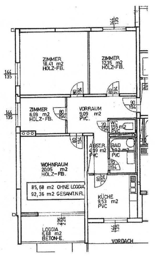Grundriss der Wohnung mit Zimmeraufteilung, Loggia und separatem WC und Bad.