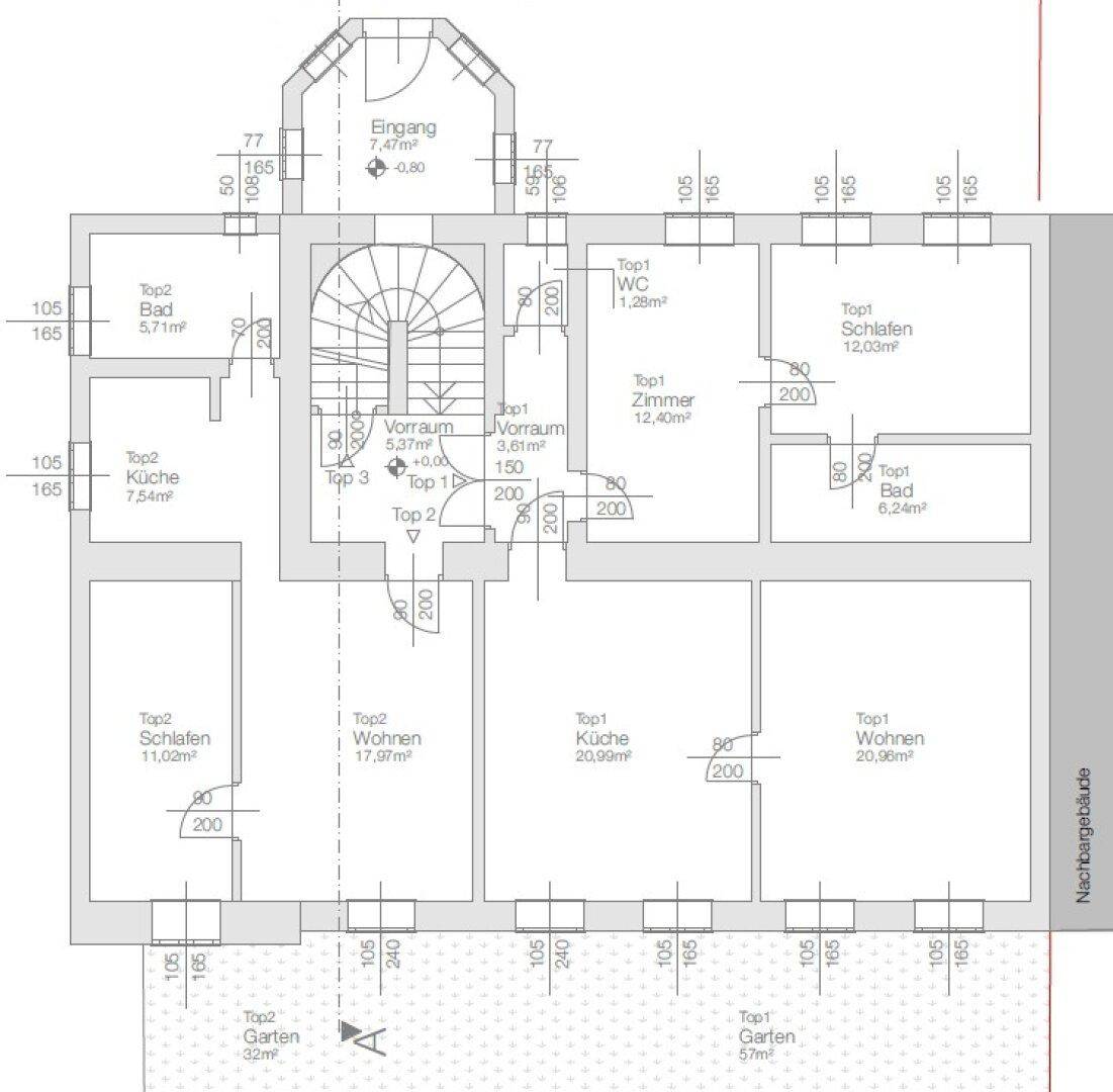 Grundriss der ersten Etage mit Eingangsbereich, mehreren Zimmern, Bädern und Küchenbereichen.