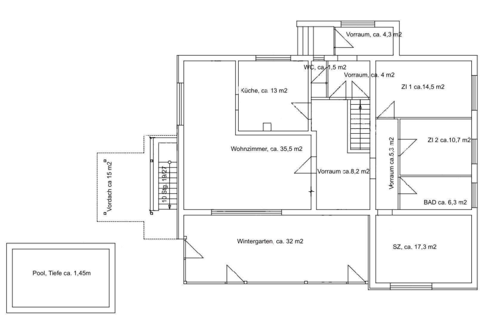 Grundriss des Erdgeschosses mit Wohnzimmer, Küche, Wintergarten und Schlafzimmern.