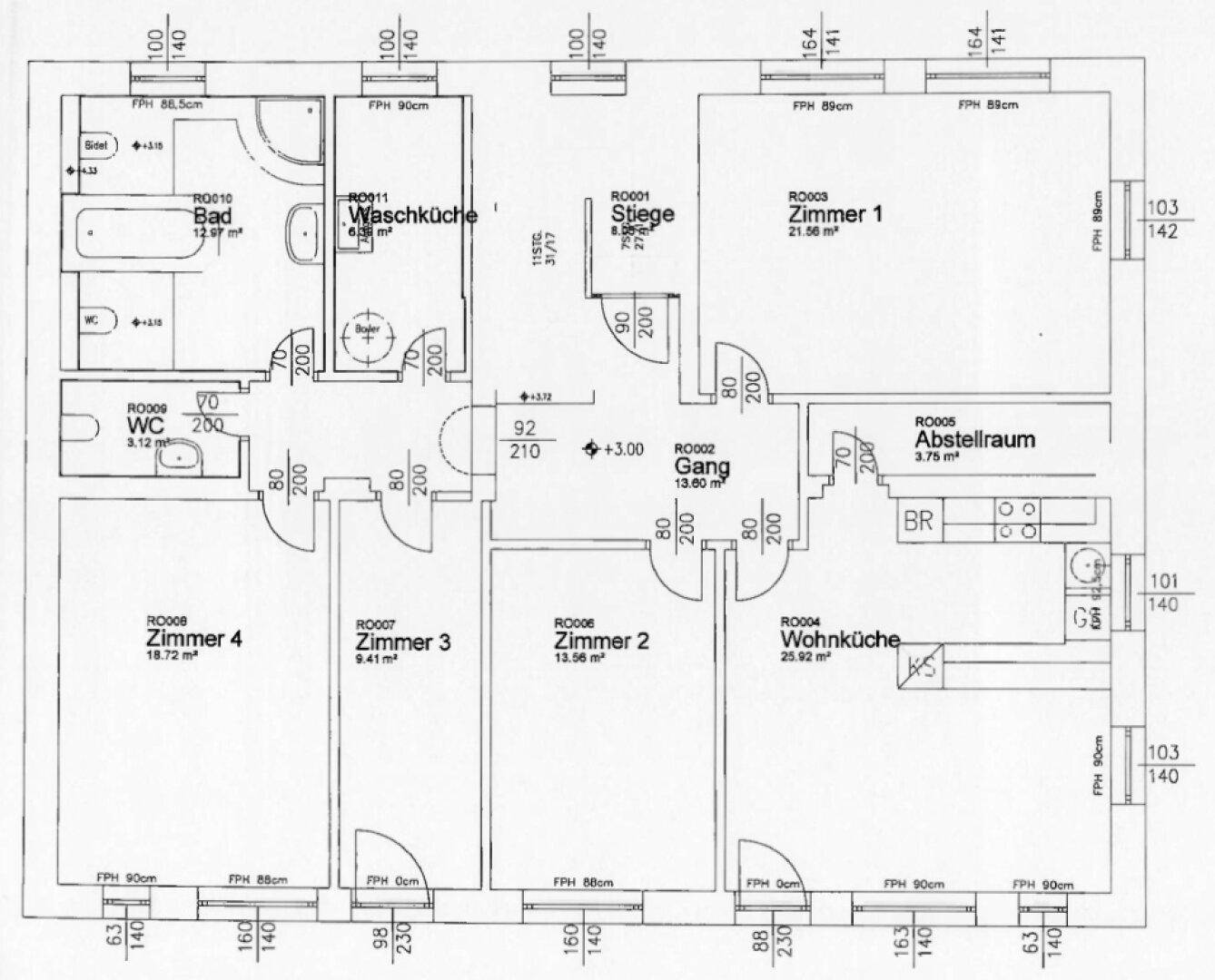 Grundriss einer Etage mit mehreren Zimmern, Bad, WC und Wohnküche.