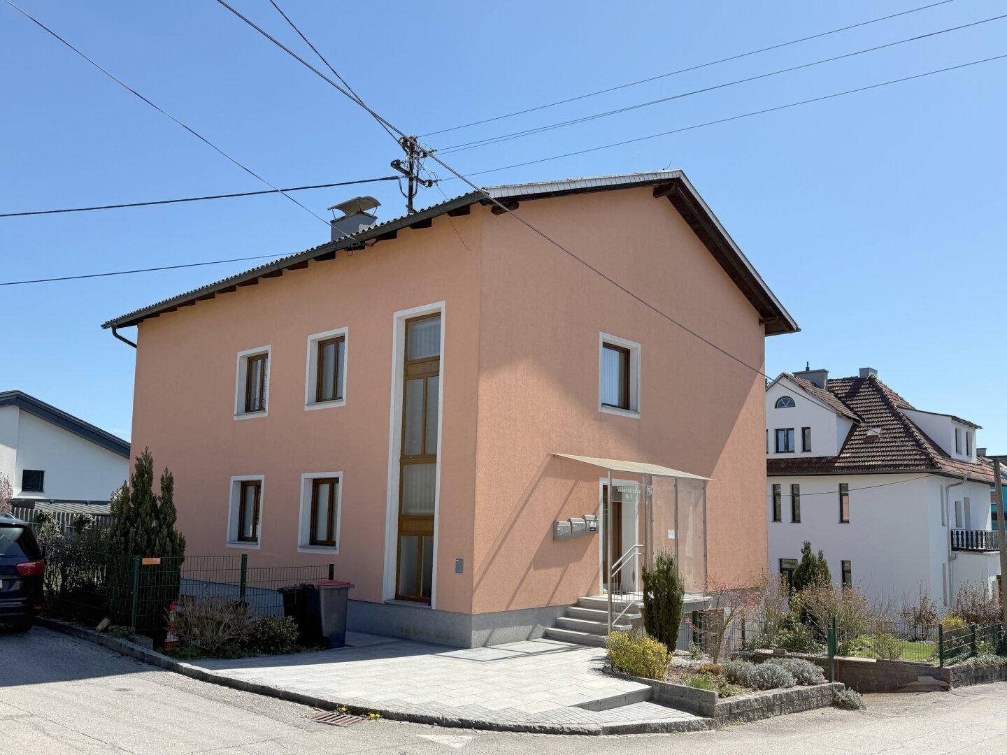 Für Anleger oder Eigennutzer: Gepflegtes Wohnhaus mit 3 Einheiten - Ansicht 2