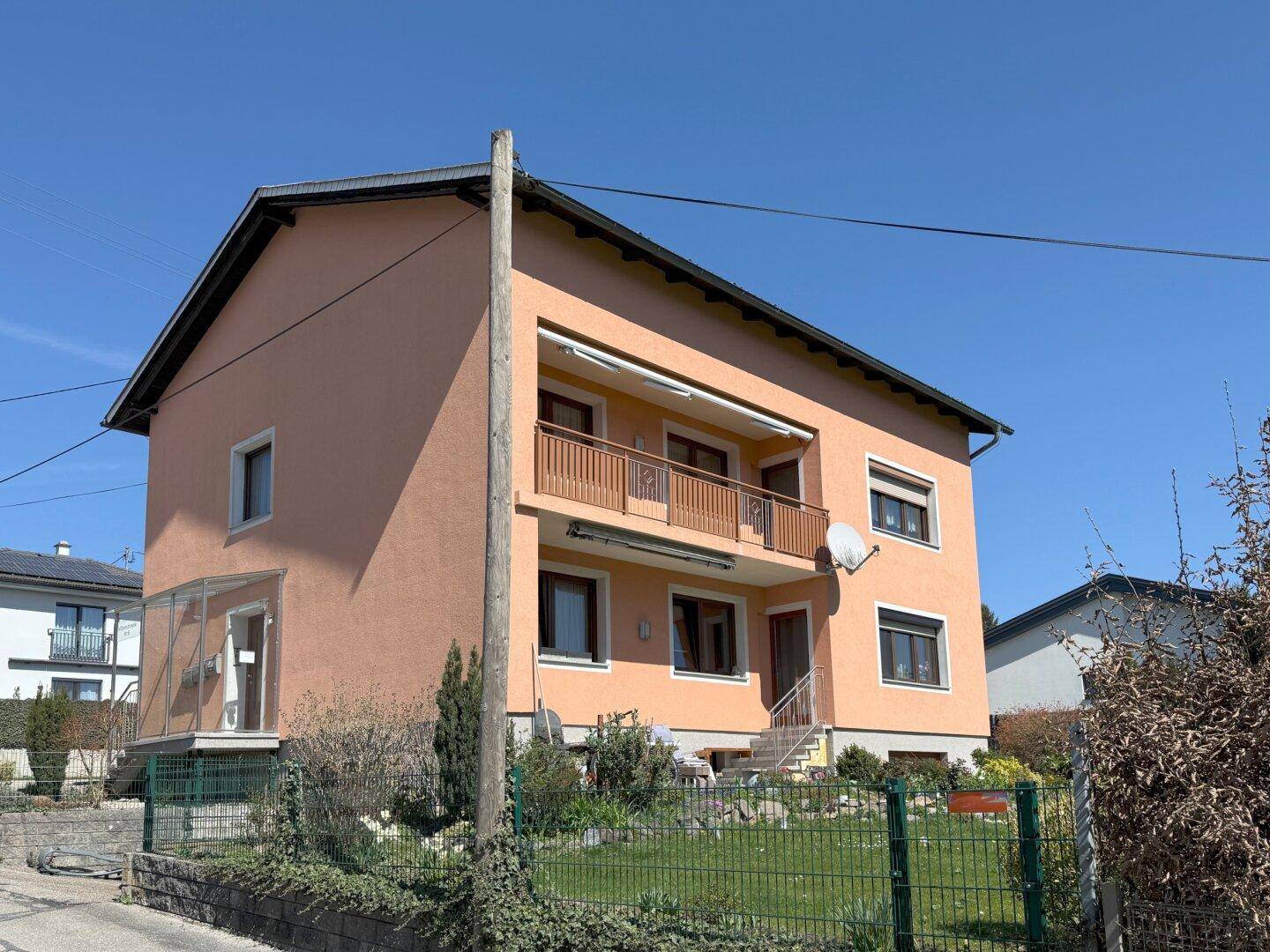 Für Anleger oder Eigennutzer: Gepflegtes Wohnhaus mit 3 Einheiten - Ansicht 3