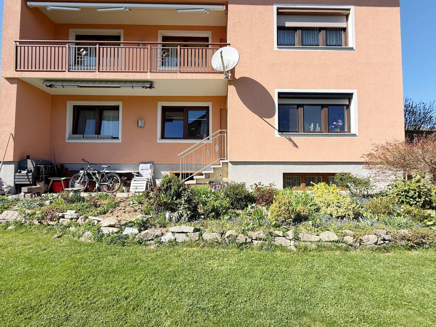 Für Anleger oder Eigennutzer: Gepflegtes Wohnhaus mit 3 Einheiten - Ansicht 5