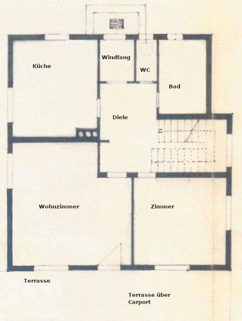 Grundriss des Erdgeschosses mit Küche, Wohnzimmer, Bad, WC und Terrasse.