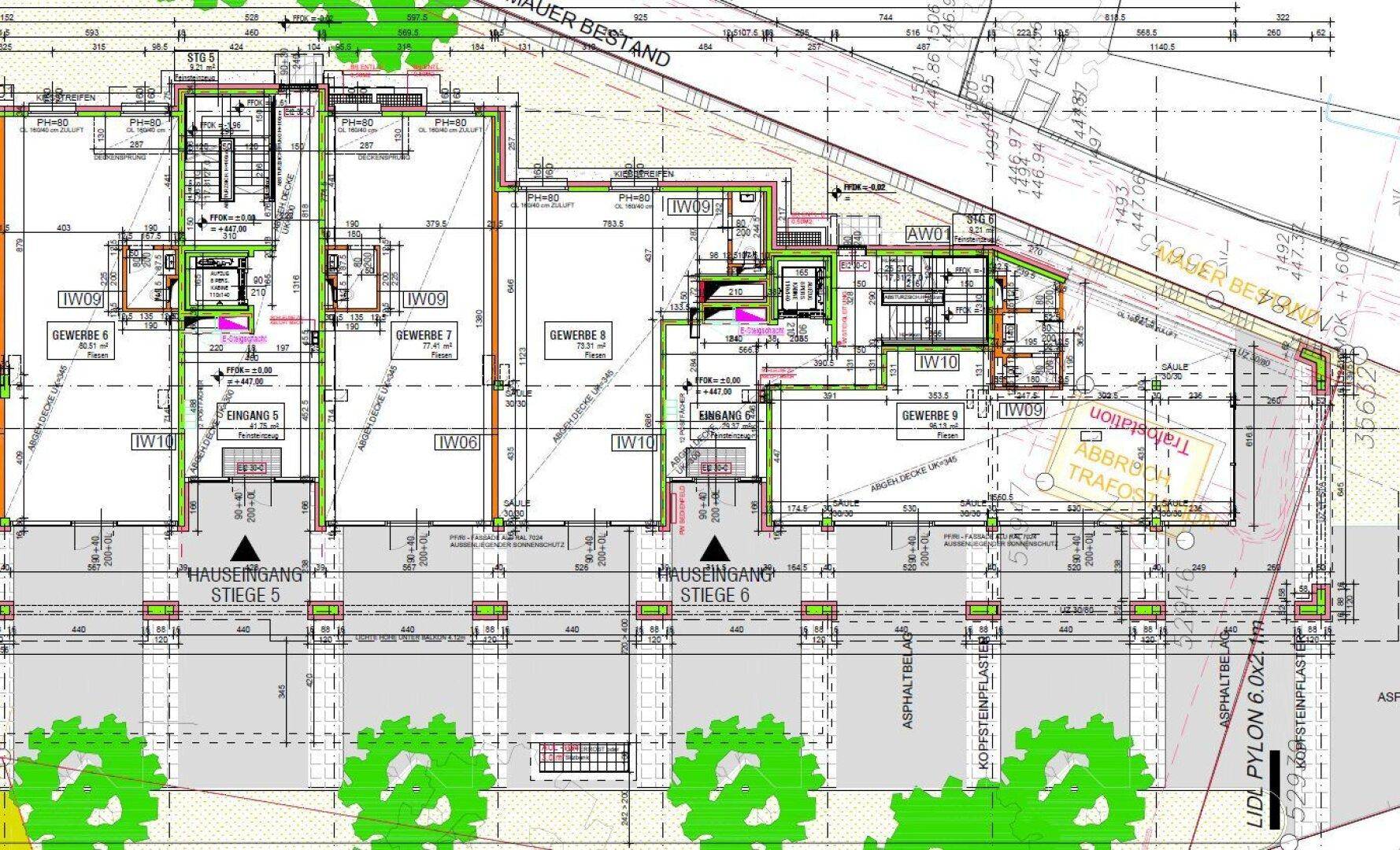 Übersichtsplan eines Gebäudekomplexes mit weiteren Wohneinheiten und Außenanlagen.