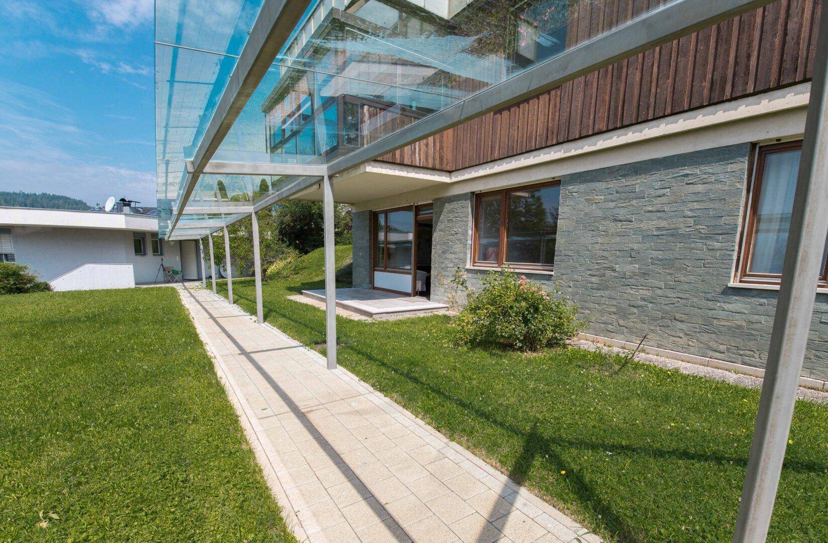 Architektenseeblickvilla“ mit separatem Appartement in Krumpendorf am