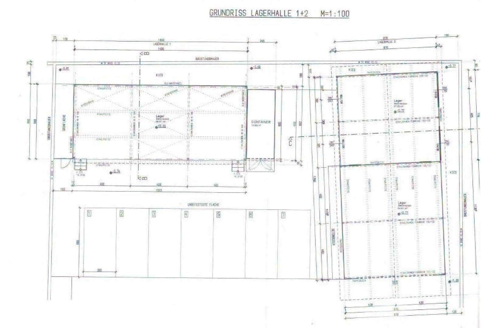 Grundriss der Lagerhalle mit zwei separaten Bereichen und Außenstellplätzen.