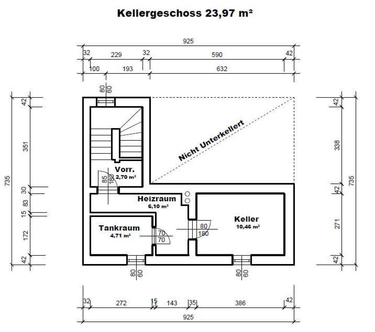 Grundriss des Kellergeschosses mit Heizraum, Tankraum und weiteren Kellerräumen für Lagerzwecke.