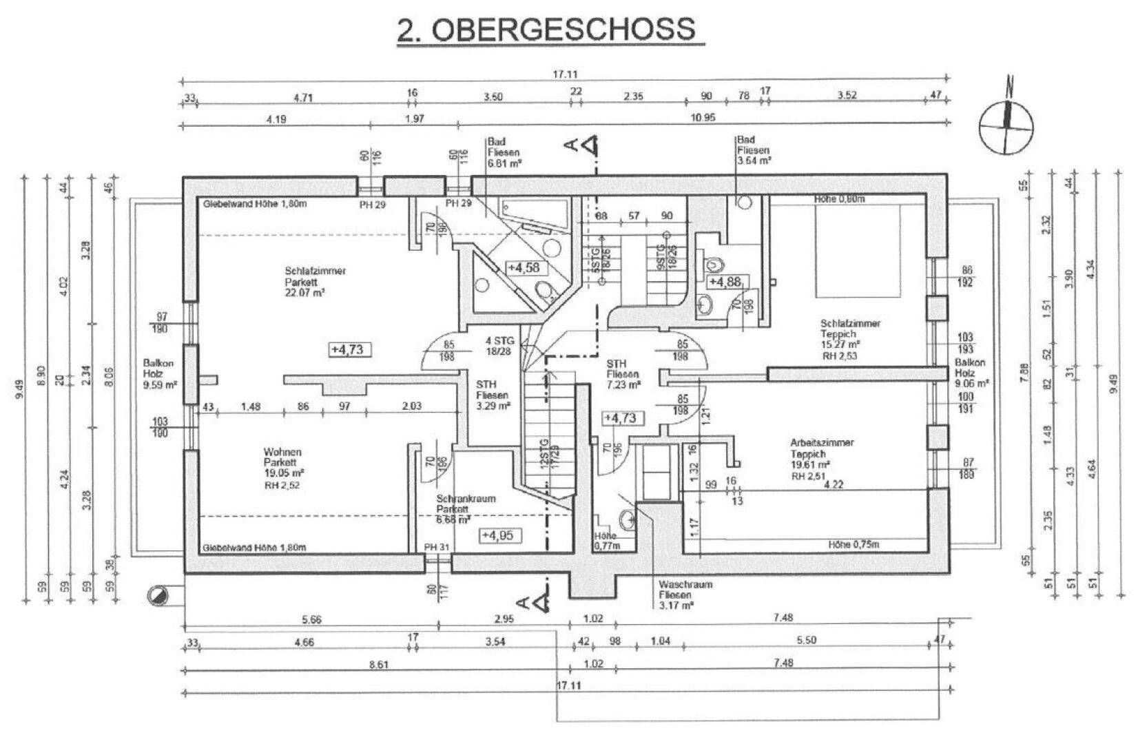 Grundriss des zweiten Obergeschosses mit Schlafzimmern, Bad, Arbeitszimmer, Schrankraum und zwei Balkonen.