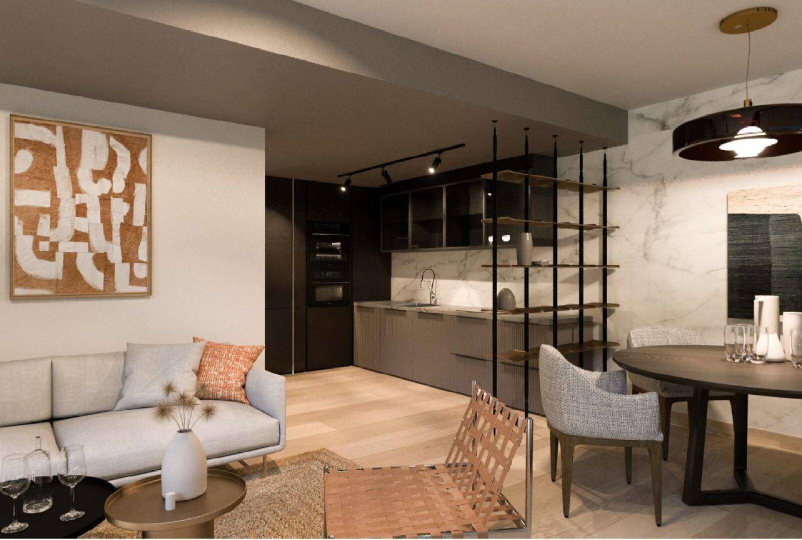 Offener Wohnbereich mit integrierter Küche, Marmorwand und modernem Design.