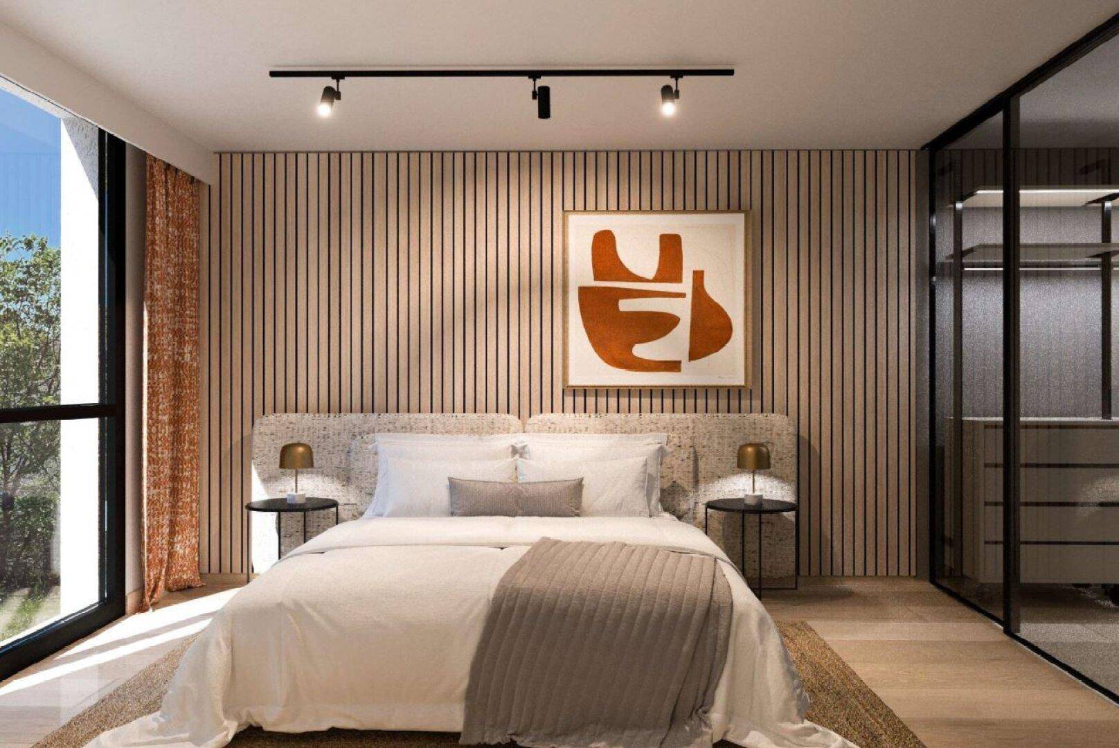 Modernes Schlafzimmer mit Holzwandverkleidung, großen Fenstern und begehbarem Kleiderschrank.