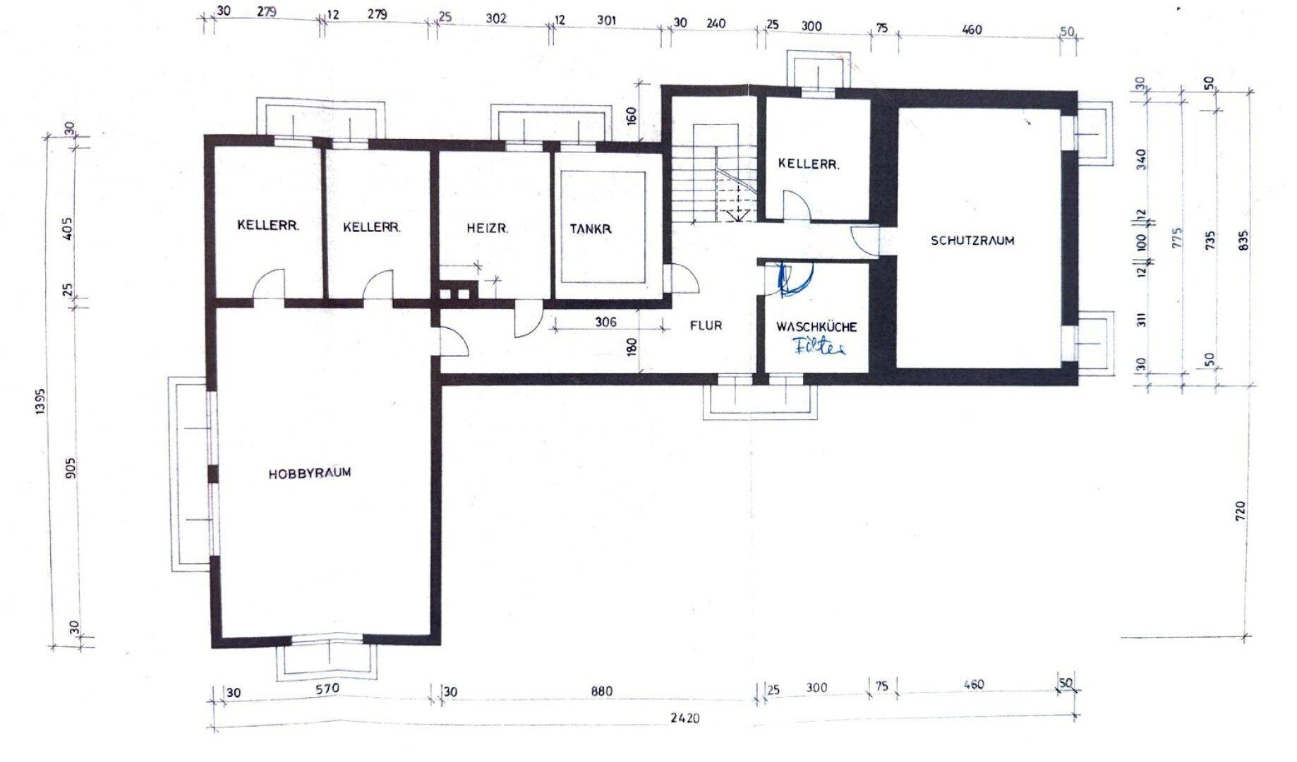 Grundriss des Untergeschosses mit Kellerräumen, Heizraum und Hobbyraum.