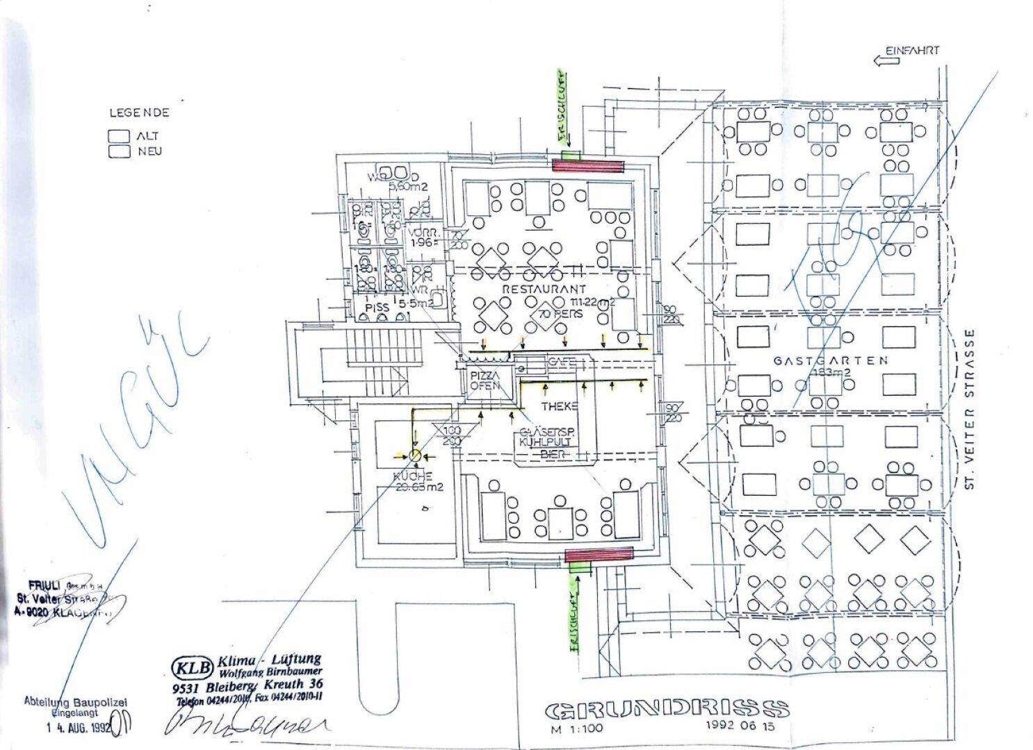 Grundriss eines Restaurants mit Gastgarten, Küche und Thekenbereich.