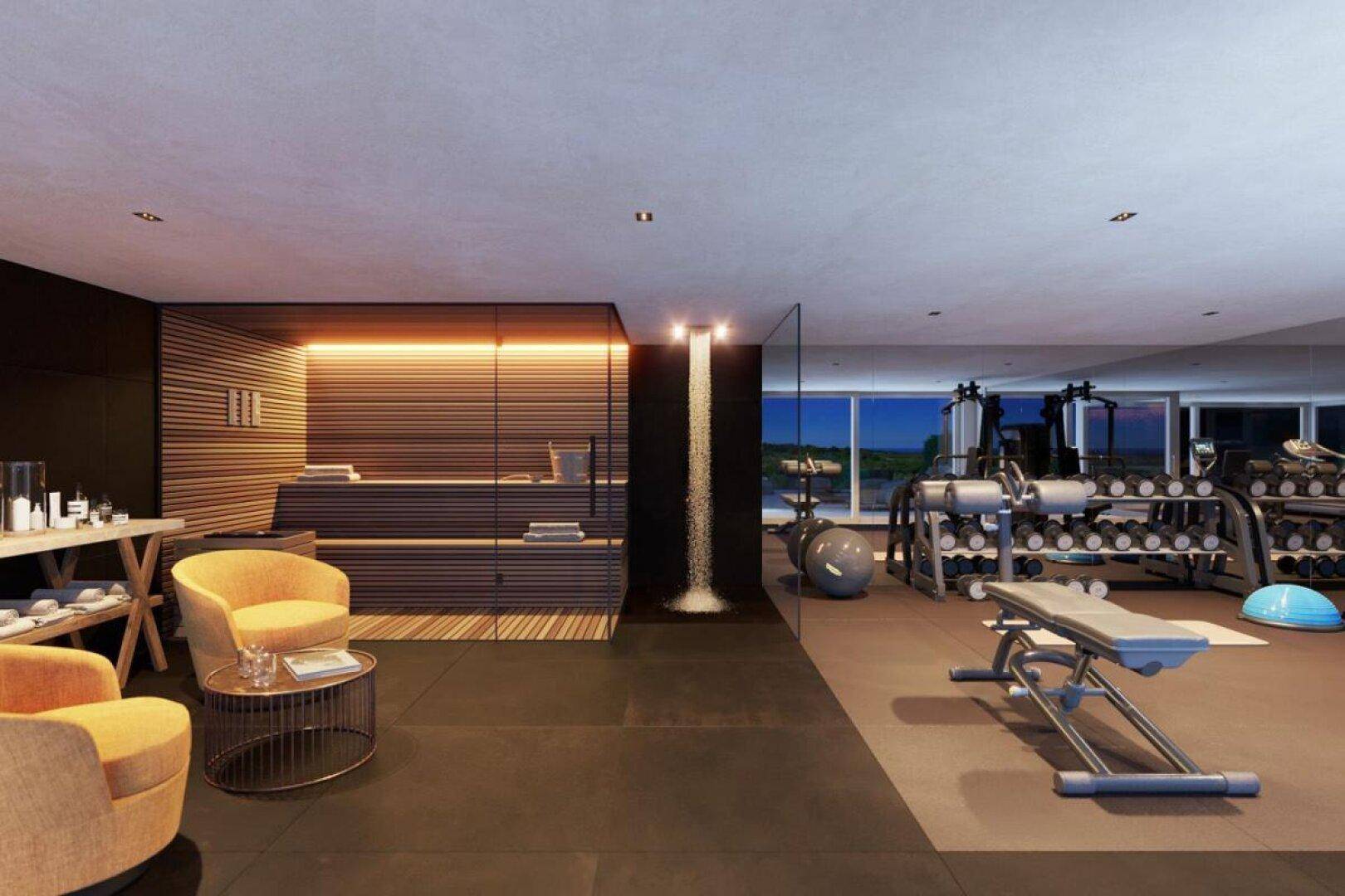 Gut ausgestatteter Fitnessraum mit Hanteln, Trainingsbänken und einer integrierten Erlebnisdusche.