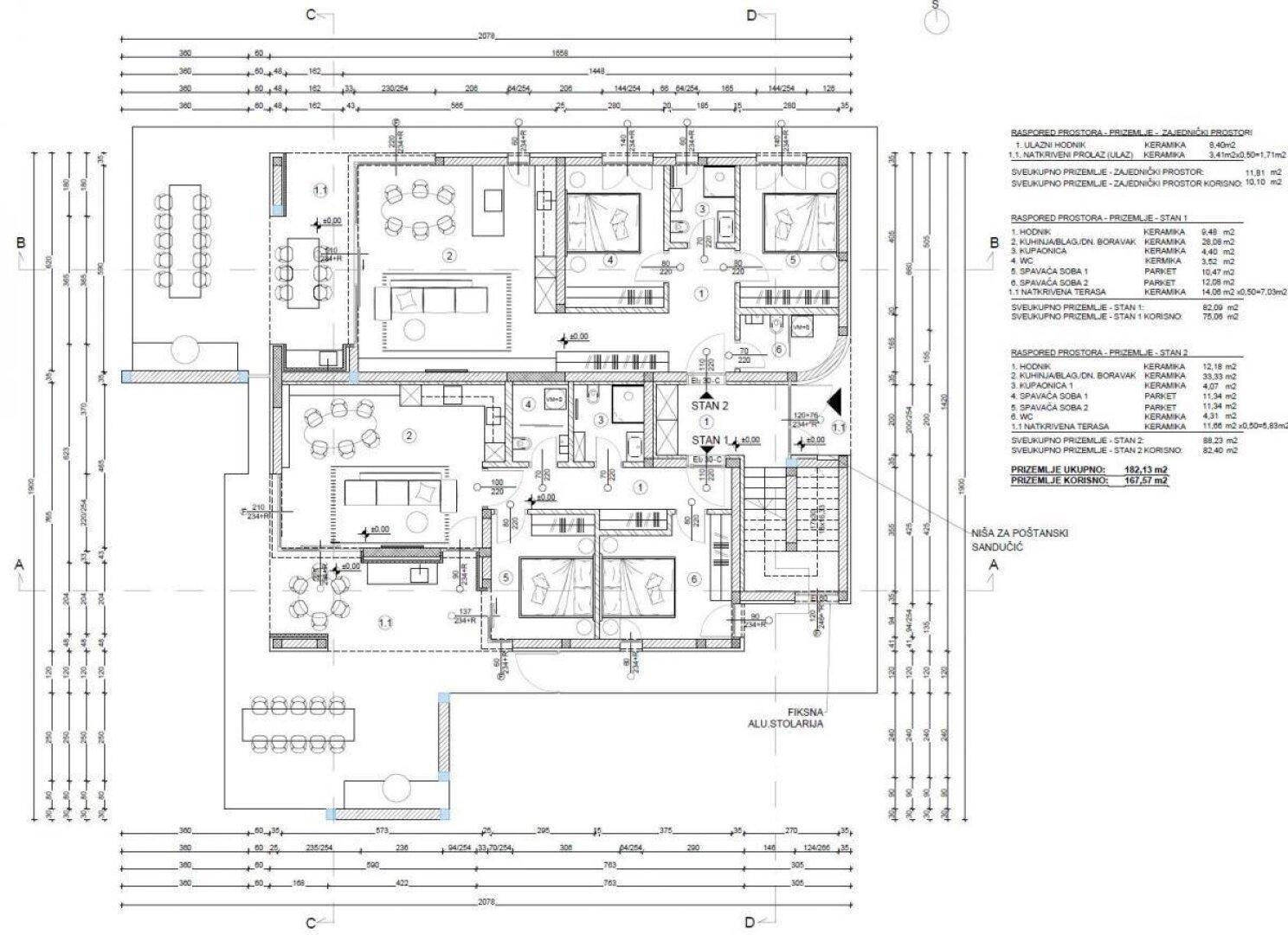 Detaillierter Grundriss einer Etage mit zwei Wohnungen, Balkonen und Terrassen.